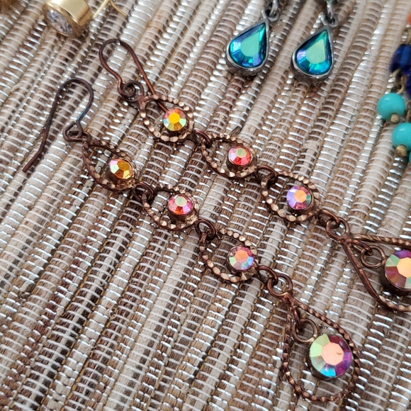 Set of 7 pair of green / amber tone earrings - Picture 7 of 7